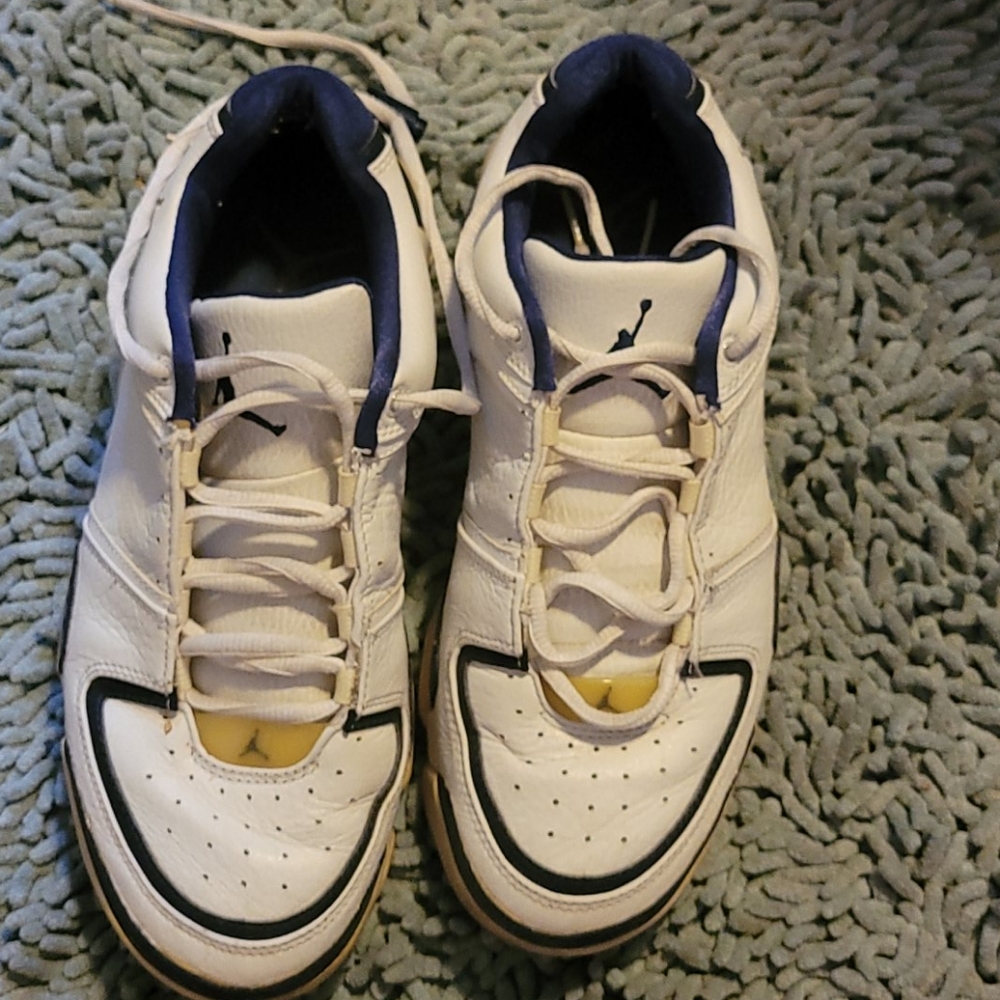 Men's 8.5 Jordan's sneakers